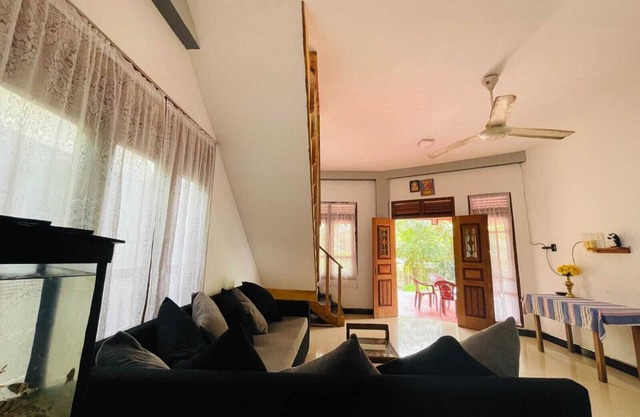Charming 4-bedroom villa with AC and WiFi in fabulous Mirissa
