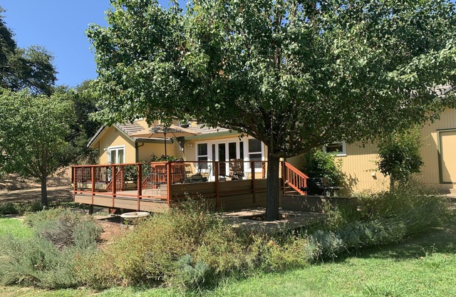 Preciosa casa con cerezo en Sierra Foothills!