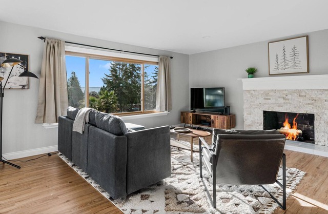 Charming 4BR House in Bellevue