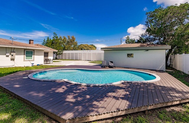 Charming 4BR Retreat in Bradenton with Pool & Grill