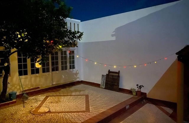 Charming 5-Bed House in Granja