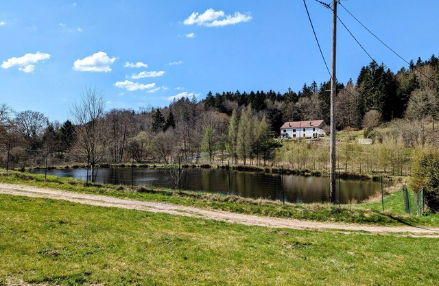 Casa con Encanto: Naturaleza, Deporte y Familia - 5 Habitaciones, 2 Baños, Cerca de Pistas de Esquí y Termas