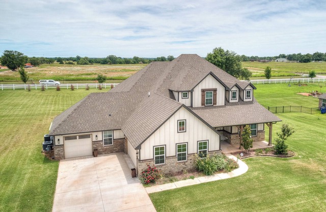 Charming 5-bedroom farmhouse with WiFi, AC Homely getaway Farm house!