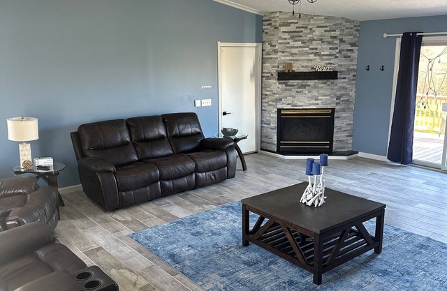 Charming 5-bedroom cottage with AC and WiFi in Carsonville