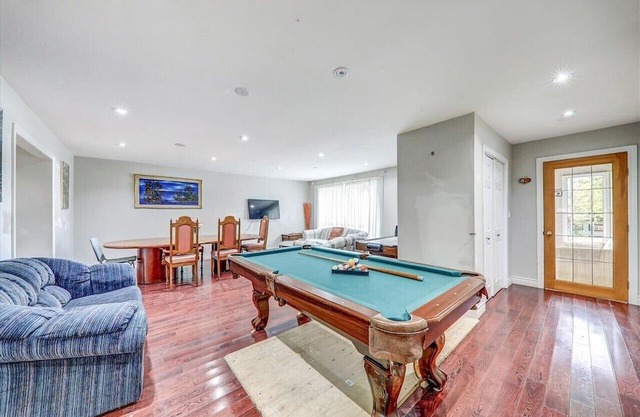 charming 5 br cottage,hotub,lake acess