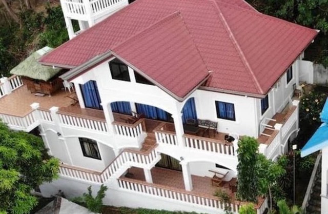 Charming 6-Bed House in Puerto Galera