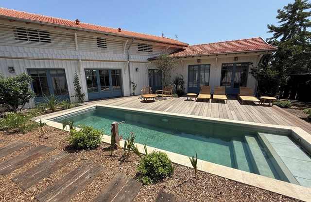 Charming 6-bedroom villa with swimming pool, 100 m from the Bay of Arcachon