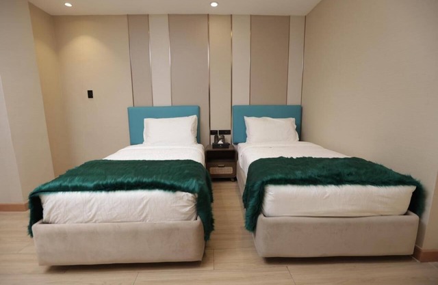 Charming 70 bedroom hotel with AC, WiFi in beautiful Angeles