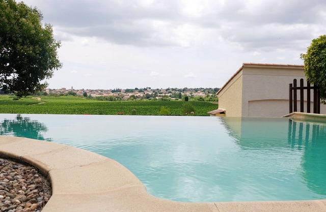Encantadora casa en una finca con piscina climatizada