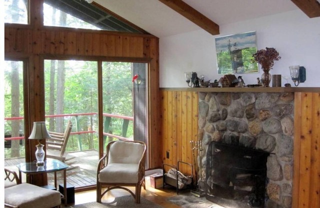 Encantadora cabaña Adirondack en el lago Regis