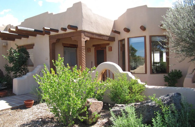 Adobe Encanto Entre Taos y Taos Ski Valley