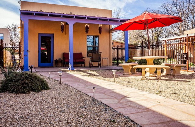 Encantador Adobe a una cuadra de la Plaza Mesilla