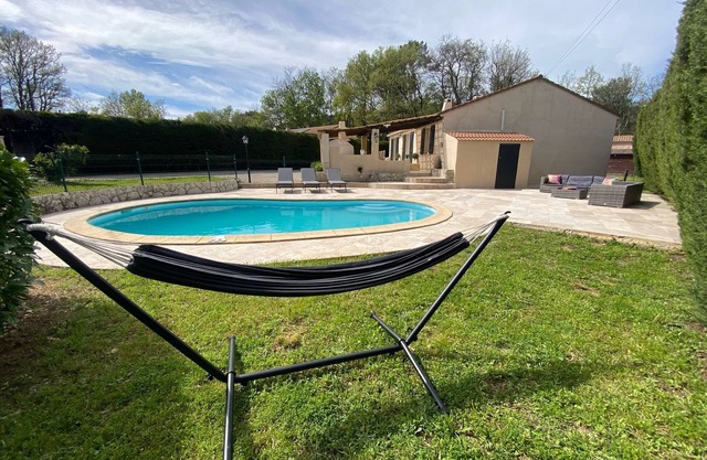 Charming air-conditioned villa with private pool, in a peaceful setting.