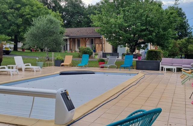 Encantadora casa climatizada de 6/8 camas con piscina, en Lunan