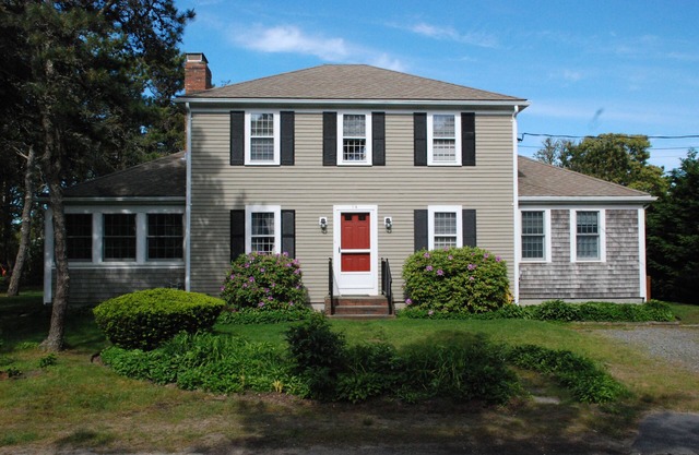 Encantadora casa de vacaciones con aire acondicionado en Chatham, a pie de playa y tenis