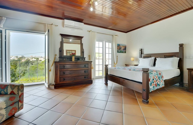 Charming Algarve Escape | Relax in Comfort & Explore the Coastline & Nightlife