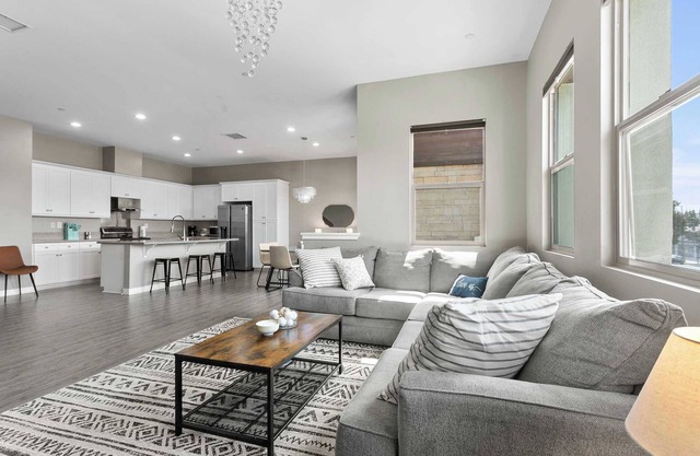 Charming Alondra Blvd Townhouse Retreat with Modern Comforts and Serenity #41820