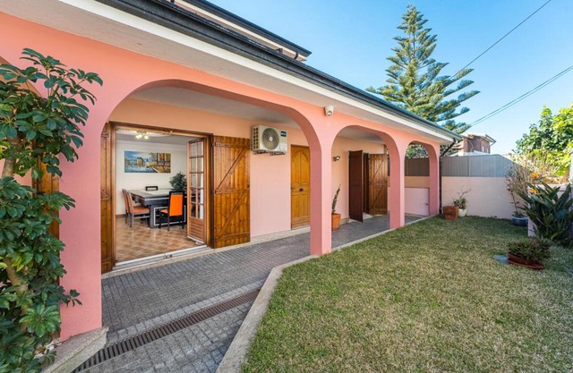 Charming and Calm House - 5 minutes from the Beach by car
