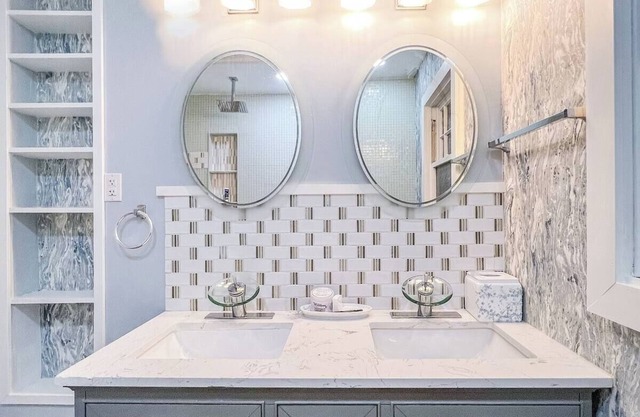 Charming and Centrally Located 2-bedroom / Walkable / Private Parking