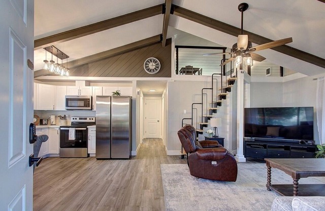 Charming and Cozy 3-bedroom house in Seaview, sleeps up to 7 people!!!