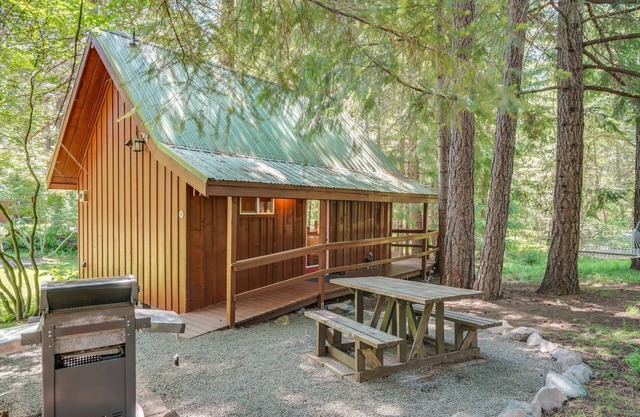 Charming and Cozy A-Frame Cabin Near Mt. Adams