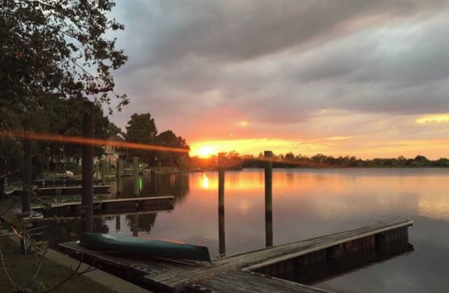 Charming and Cozy lakefront townhome near historic Madisonville. Pet friendly!
