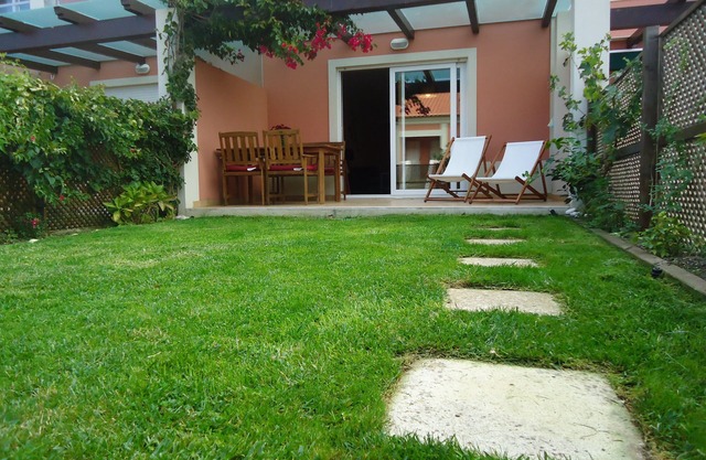Precioso apartamento cerca de la playa de San Julián- Ericeira, con jardín, bar