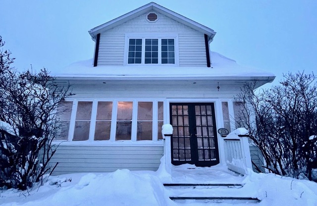Charming and Private Home close to all amenities
