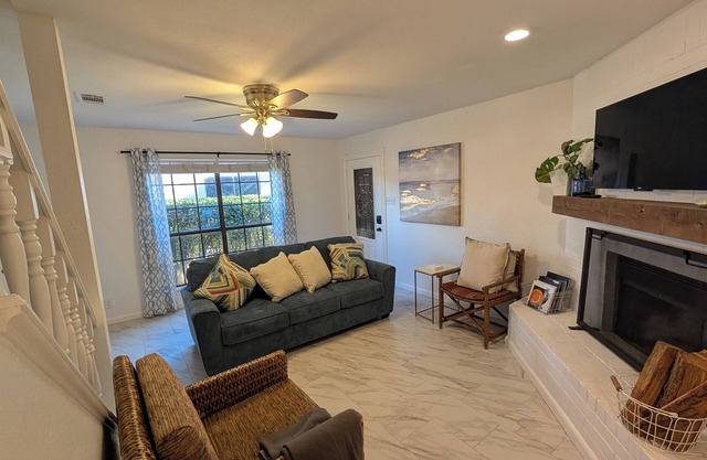 Charming and Quiet Townhome Conveniently located