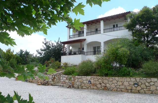 Charming and serene villa with pool, lush garden, sea and mountain view