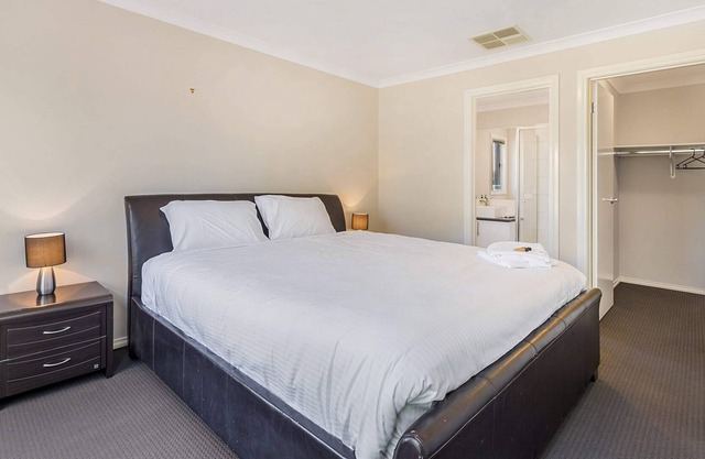 Charming and Upscale Home Free Parking
