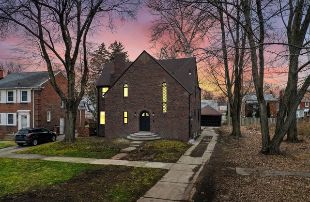 Charming and well appointed Detroit rental home with sophisticated interiors!
