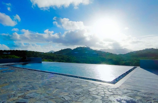 encantador apartamento con piscina y jacuzzi