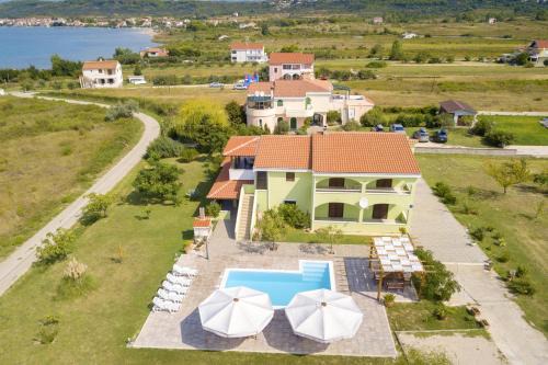 Charming Apartment in Ljubač, Pool