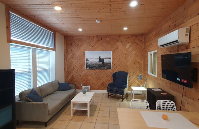 Charming apartment on gateway to Lake Tenkiller, Vian, OK