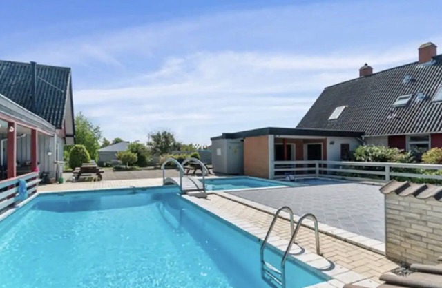 Charming apartment with shared pool. Ideal for families, singles and businesses.