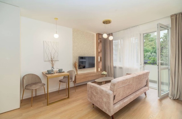 Charming Apartment with Balcony - Kraków by Rentujemy