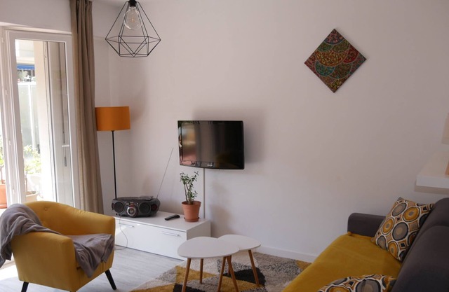 APARTAMENTO CON ENCANTO CON TERRAZA Y GARAJE