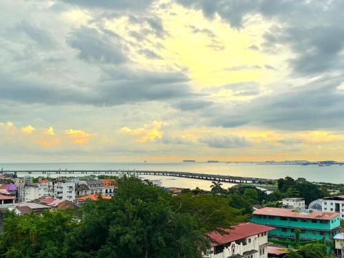 Charming Apt with Ocean View in Santa Ana Casco