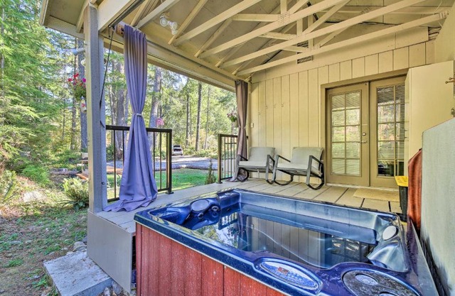 Charming Ashford Cabin with Private Hot Tub!