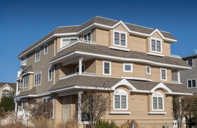 Charming Avalon Townhome with Bay and Sunset Views!