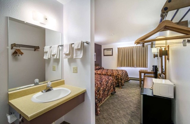 Charming B&B with WiFi and AC 30 MILES FROM MEDORA AND TEDDY ROOSEVELT PARK