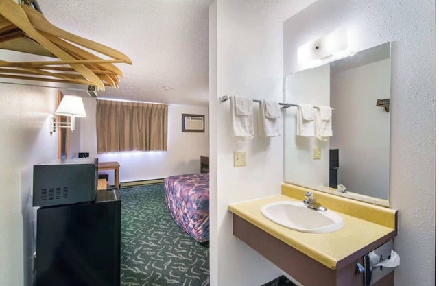 Charming B&B 30 MILES FROM MEDORA AND PARK ENTERANCE NEARBY BREWERY GOOD FOOD