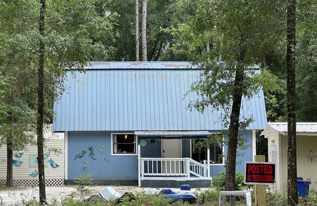"Charming Barnominium on 2 Wooded Acres in Three Rivers Estates". Sleeps 6.