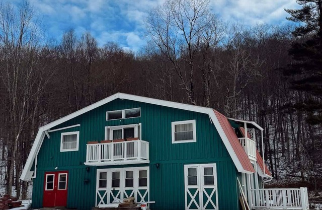 Charming barnyard near Hunter