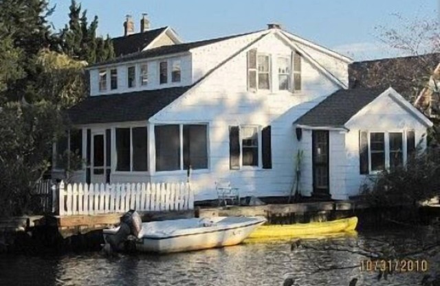 Cottage Waterfront Con Yard