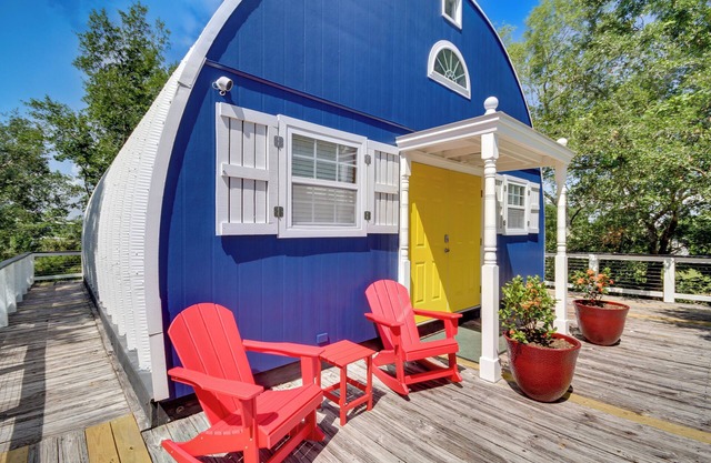 Charming Bay St Louis Home: Deck, on Canal!