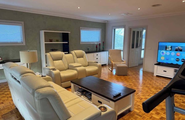 Charming Bay-View Stay near Geelong Ring Road