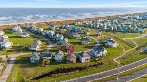 Charming Beachside Retreat: Steps from the Sand and Surf