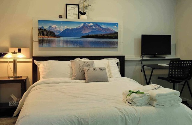 Charming bed & breakfast with WiFi in Port Coquitlam